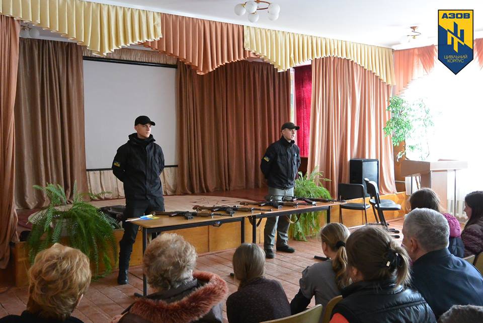 Інструктори «Азова» провели семінари з бойової підготовки у школах Волині