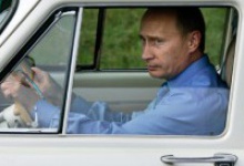Путін задекларував аж... сім мільйонів рублів, маленьку квартиру і три радянські машини