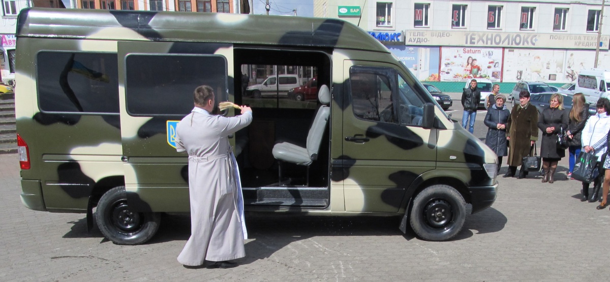 На Рівненщині на благодійному показі фільму «Поводир» зібрали кошти на ремонт авто для АТО