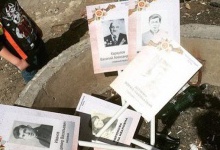 У Москві учасники акції «Безсмертний полк» після закінчення демонстрації... викинули фотографії загиблих героїв у смітник