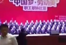 У Китаї під підлогу разом зі сценою провалився цілий хор