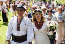Канадське весілля зібрало для українських вояків 16500 доларів