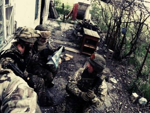 Внаслідок вчорашнього обстрілу поранення отримали п’ять бійців «Азова», один з них помер