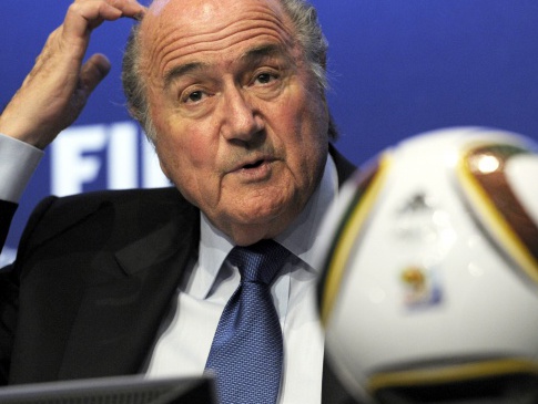 Блаттер подав у відставку з посту президента ФІФА