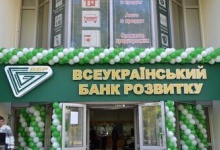У «ДНР» знайшли гроші на пенсії — пограбували банк сина Януковича