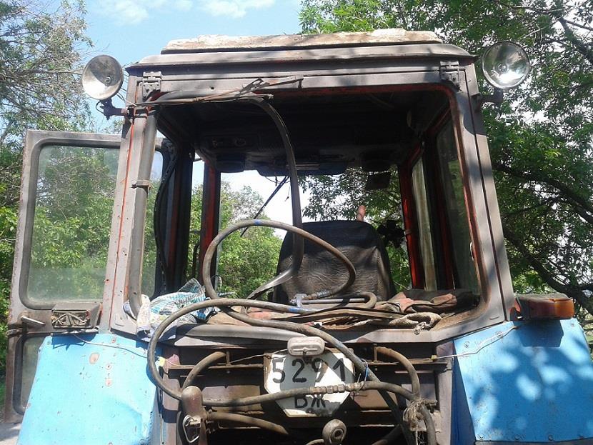 У Луганській області під час польових робіт підірвався трактор