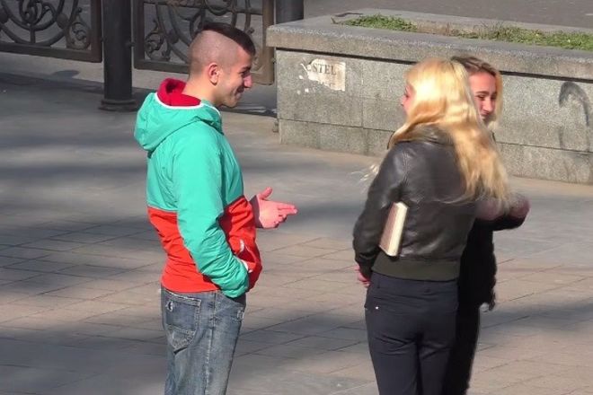 Пранкери запропонували секс дівчатам на вулицях Грузії і Росії: оцініть різницю