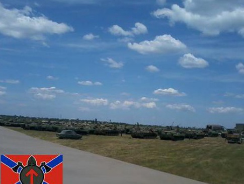 Бойовики підтягнули техніку на передній край — на Луганщині нею заставлені цілі поля