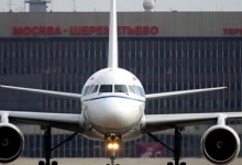 Новітній російський лайнер не долетів до авіасалону у Німеччині — відвалилася частина двигуна