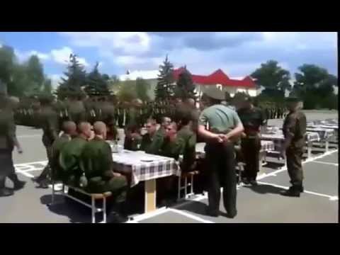 У мережу потрапило цікаво відео, як у російській армії вчать солдатів... обідати