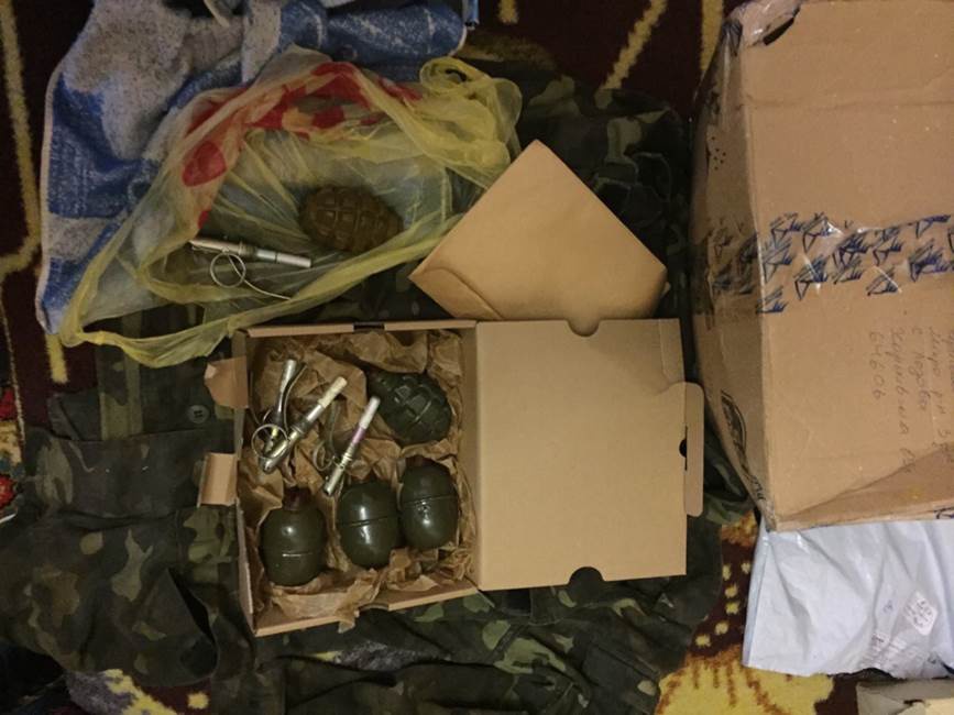 Військовий з фронту слав племінниці посилки з... гранатами