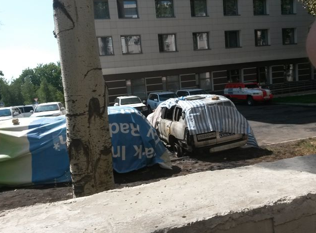 У Донецьку спалили чотири машини спостережної місії ОБСЄ