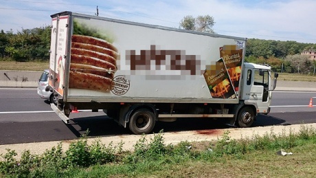 В Австрії виявили вантажівку з 50 нелегалами, які задихнулися у кузові