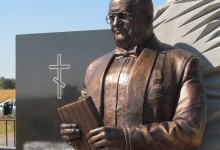 Встановили пам’ятник колишньому голові Волинської ОДА Борисові Клімчуку