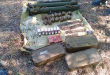 На Донеччині у Володарському районі есбеушники знайшли схованку із боєприпасами бойовиків