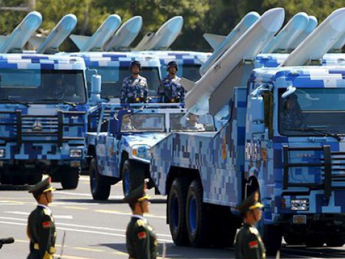 Китай «пограв м’язами», показавши на воєнному параді технічну міць
