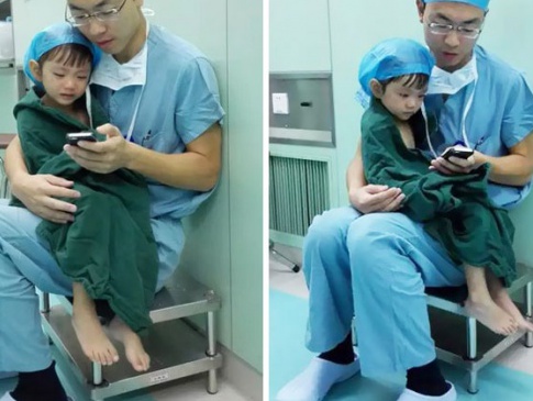 Мережу розчулило, як китайський кардіохірург заспокоював дворічну дівчинку перед операцією