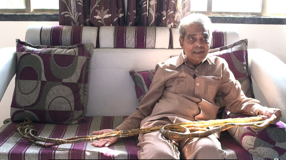 Індієць 62 роки відрощував нігті і побив світовий рекорд