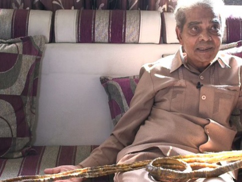 Індієць 62 роки відрощував нігті і побив світовий рекорд