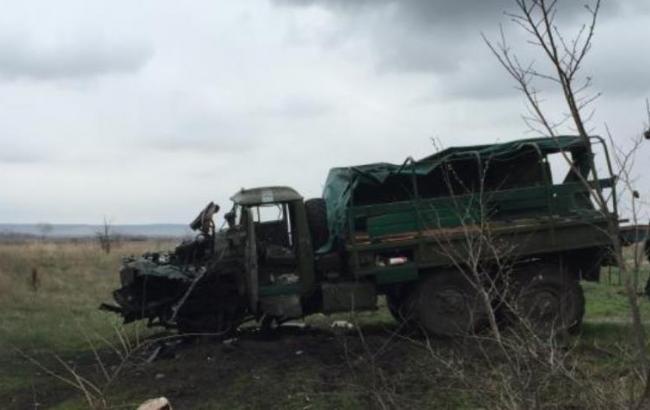 На Луганщині на фугасі підірвалася машина з прикордонниками