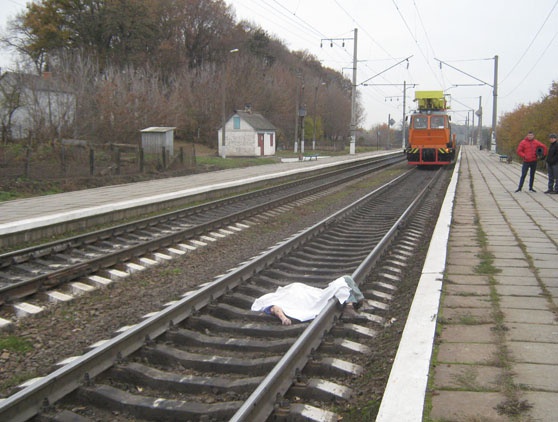 На Рівненщині молодий чоловік кинувся під потяг