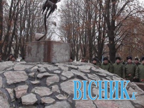 У Донецьку встановили пам’ятник «Беркуту», що «героїчно» стояв на Євромайдані