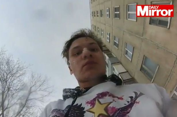 У Росії хлопець стрибнув з 5-поверхівки з камерою на голові, щоб відзняти політ