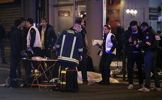 Під час матчу Франція-Німеччина поблизу «Стад де Франс» лунали вибухи і стрілянина — 30 людей загинули, Франсуа Оланда евакуювали