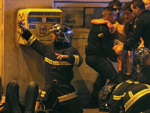 Число жертв терактів у Парижі зросло до 132