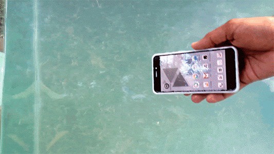 З’явився смартфон, яким можна користуватися у воді