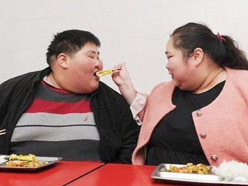 Найтовстіша пара Китаю худне, щоб завести дитину