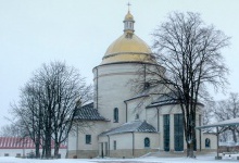 Десятки тисяч українців поїхали зустрічати новий рік у Гошівський монастир
