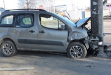 Після аварії на Львівській водія вирізали з машини