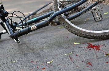 На Волині п’яний велосипедист упав під вантажівку