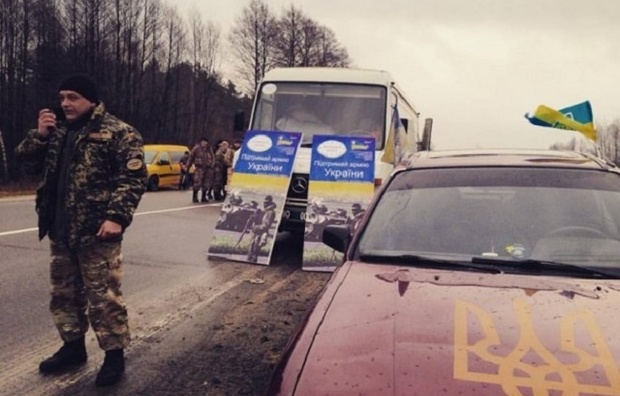 Волинські активісти призупинили блокування російських вантажівок