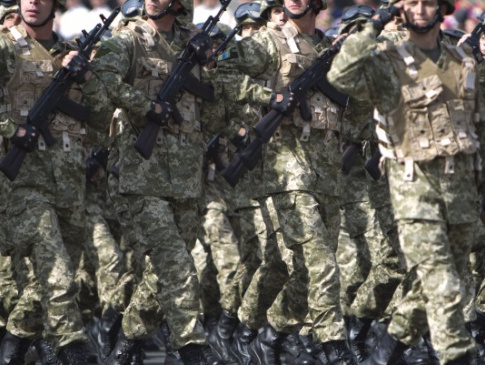 Волинян заохочуватимуть до військової служби за контрактом преміями з бюджету