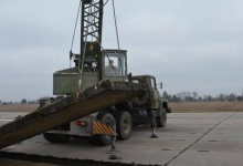 На Луцькому військовому аеродромі інтенсивно ремонтують злітно-посадкову смугу