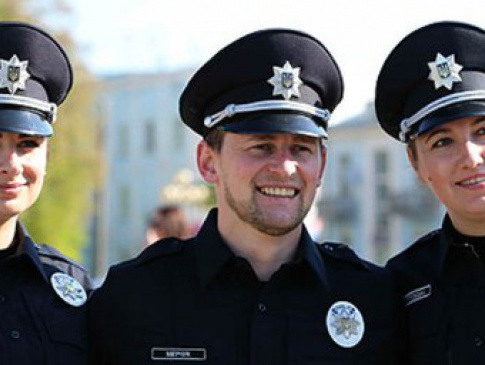 У Рівному до служби стала нова патрульна поліція на чолі з майданівцем з Волині