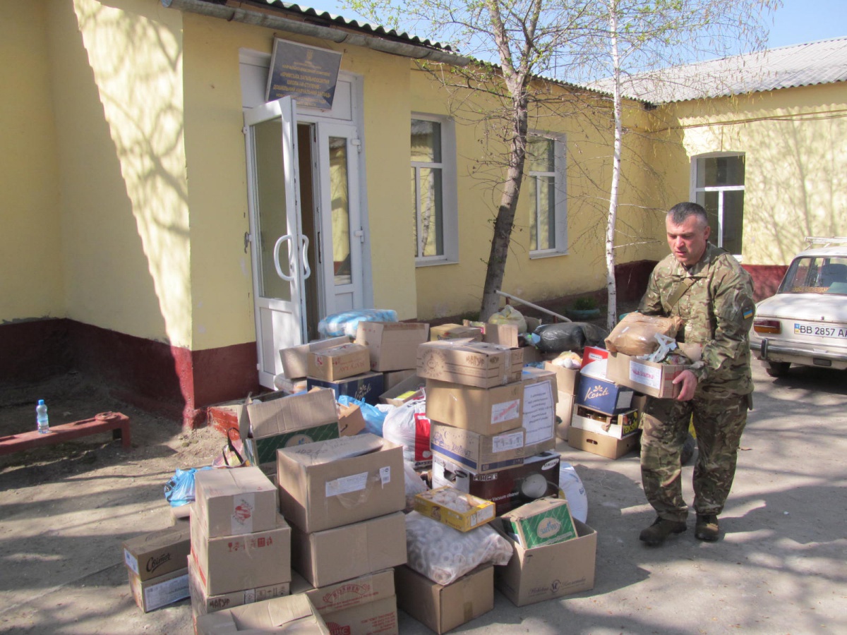 Волонтери із Рівного допомогли малозабезпеченим мешканцям Луганщини