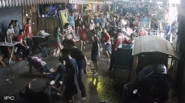 У Тайланді підлітки жорстоко побили сім’ю відпочиваючих з Британії