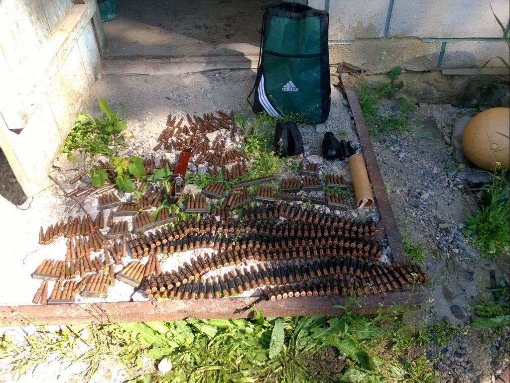 Вінничанин тримав вдома гранатомет, вибухівку та тисячу набоїв
