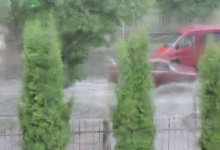 Сильна злива затопила вулиці Луцька