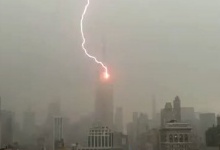 У Нью-Йорку фотограф відзняв, як блискавка ударила в Емпайр-Стейт-Білдінг