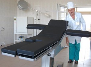Луцький госпіталь отримав сучасний хірургічний стіл від майданівців Праги