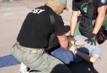 На Житомирщині затримали слідчого поліції, який за гроші «не бачив» видобутку буршину