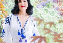 Королева бурлеску Діта фон Тіз вдягла вишиванку від української дизайнерки