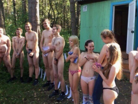 У російському університеті посвята у студенти відбувалася голяка