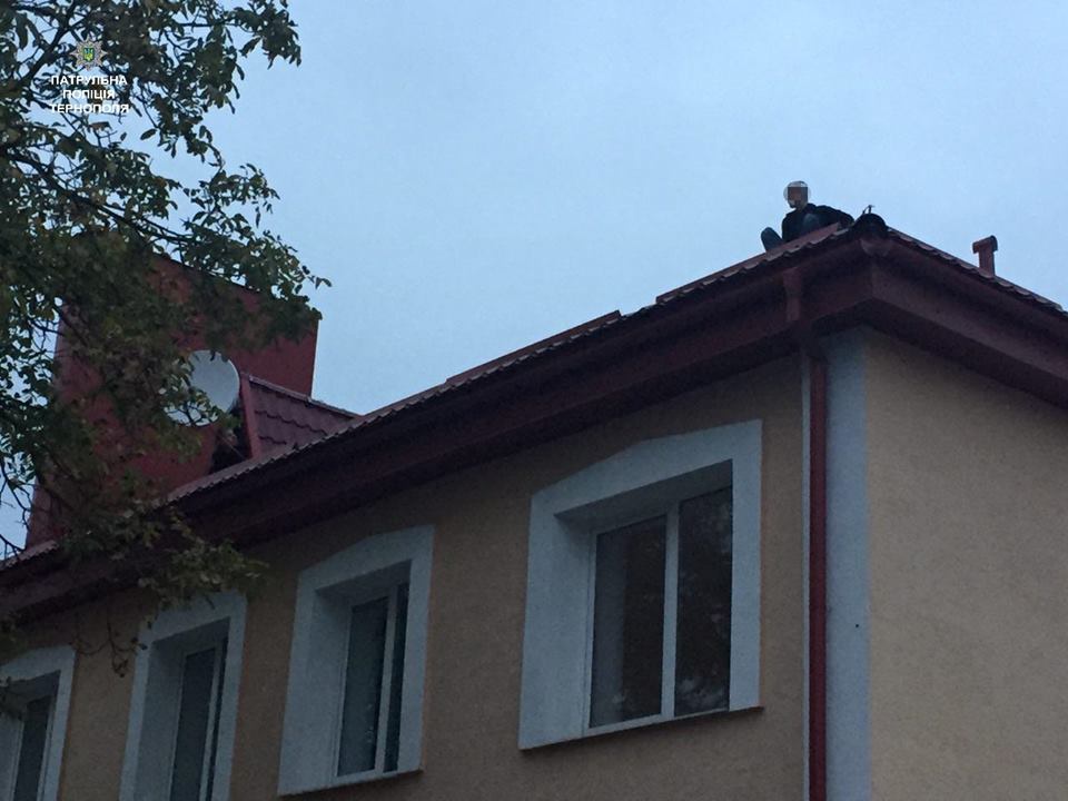 У Тернополі поліція зняла з даху «ніндзю»