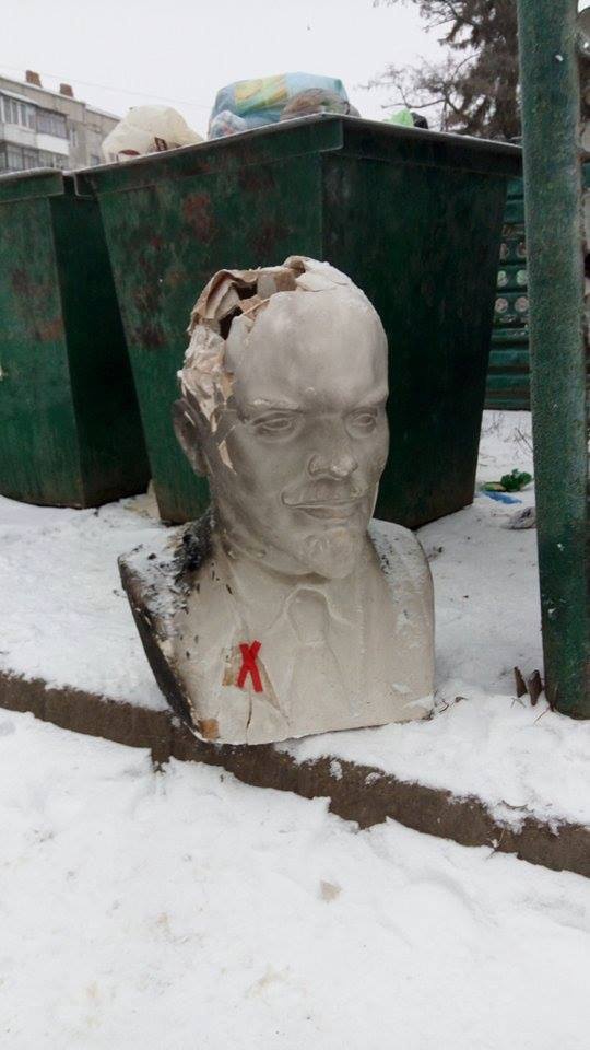 У Володимирі-Волинському на смітник хтось викинув чималий бюст Леніна