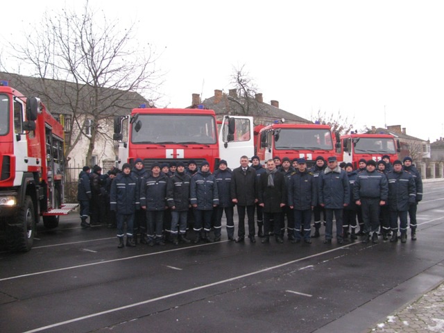Луцькі рятувальники отримали чотири нових пожежних автомобілі